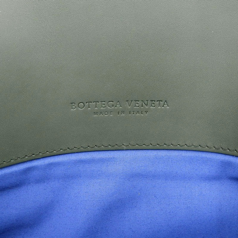 http://ボッテガヴェネタ%20BOTTEGA%20VENETA%20イントレチャート%20ビジネスバッグ%20ブリーフケース%20レザー%20グレー%20113095%20中古%20OB2004