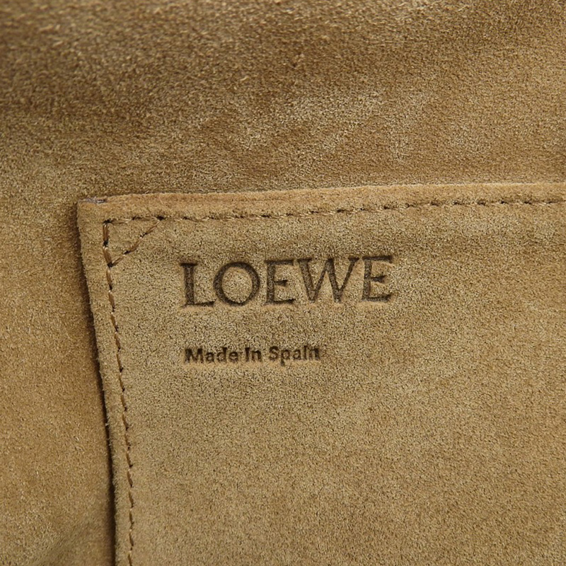 http://ロエベ%20LOEWE%20ミッシー%202WAYバッグ%20ハンドバッグ%20ショルダーバッグ%20レザー%20ブラック%20327.81.R95%20中古%20OB2005