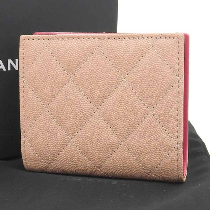 http://シャネル%20CHANEL%20二つ折り財布%20コンパクトウォレット%20キャビアスキン%20レザー%20ピンク%20中古%20CH0932
