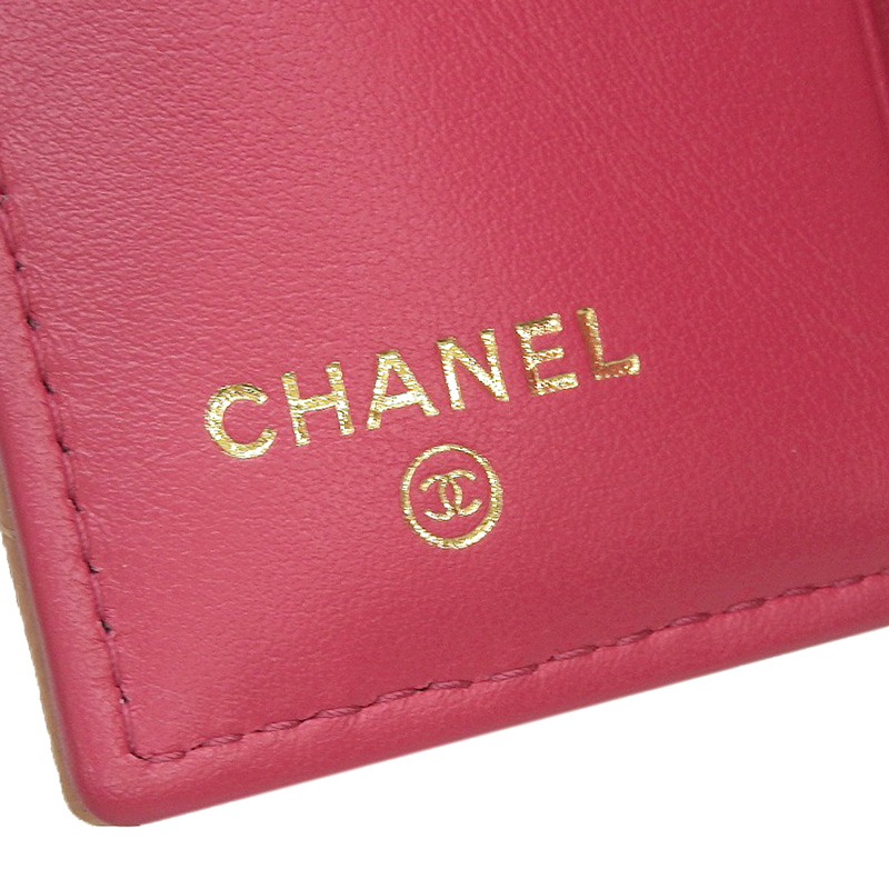 http://シャネル%20CHANEL%20二つ折り財布%20コンパクトウォレット%20キャビアスキン%20レザー%20ピンク%20中古%20CH0932