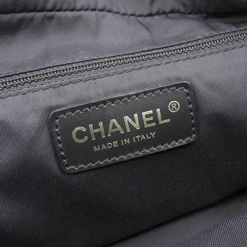 http://シャネル%20CHANEL%20ニュートラベルライン%20ハンドバッグ%20ミニボストン%20ナイロン/レザー%20ブラック%20中古%20CH0936