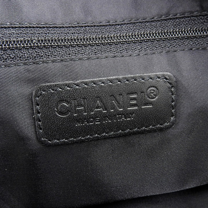 http://シャネル%20CHANEL%20ニュートラベルライン%20ミニボストン%20ハンドバッグ%20ナイロン/レザー%20ブラック%20A15828%20中古%20CH0937