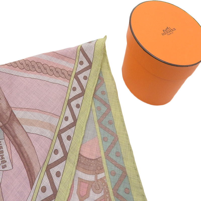 http://エルメス%20HERMES%20ポワンテュ%20スカーフ%20カシミア/シルク%20グリーン系%20中古%20HE0950