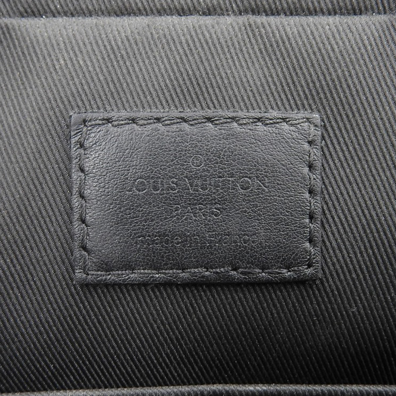 http://ルイヴィトン%20LOUIS%20VUITTON%20モノグラム・シャドウ%20デュオ・メッセンジャー%20ショルダーバッグ%20M69827%20中古%20LV1537