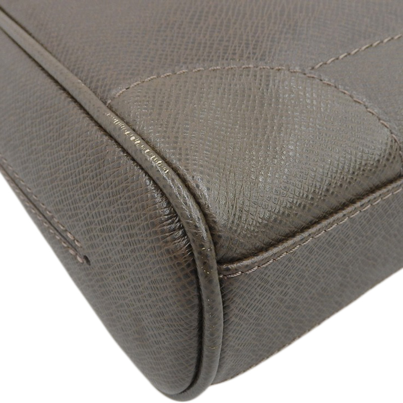 http://ルイヴィトン%20LOUIS%20VUITTON%20タイガ%20ルカ%20ショルダーバッグ%20斜め掛けショルダー%20グリズリ%20M31198%20中古%20LV1587