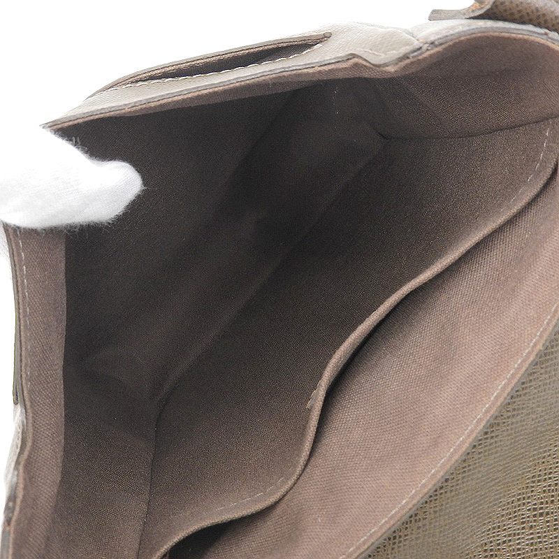 http://ルイヴィトン%20LOUIS%20VUITTON%20タイガ%20ルカ%20ショルダーバッグ%20斜め掛けショルダー%20グリズリ%20M31198%20中古%20LV1587