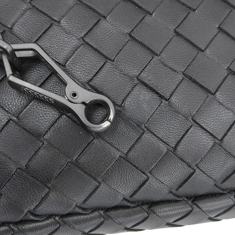 http://ボッテガヴェネタ%20BOTTEGA%20VENETA%20イントレチャート%20ショルダーバッグ%20レザー%20ブラック%20中古%20OB1913