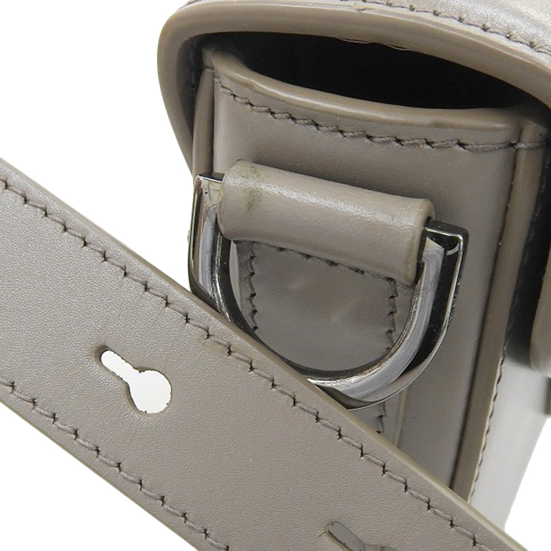 http://ディオール%20CHRISTIAN%20DIOR%20ショルダーバッグ%20レザー%20グレージュ%20中古%20OB1916