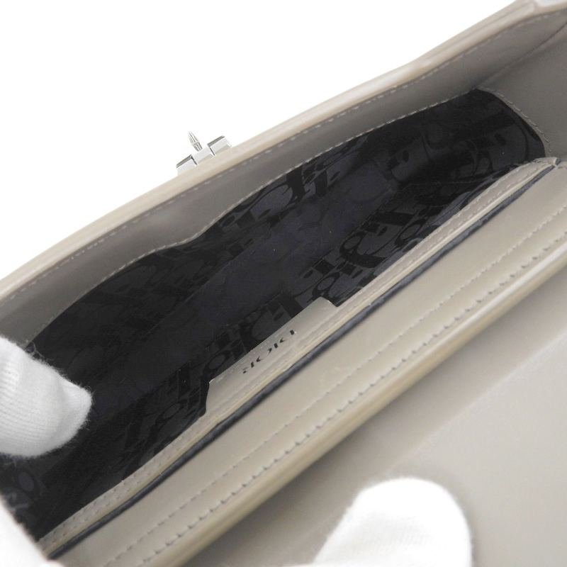 http://ディオール%20CHRISTIAN%20DIOR%20ショルダーバッグ%20レザー%20グレージュ%20中古%20OB1916