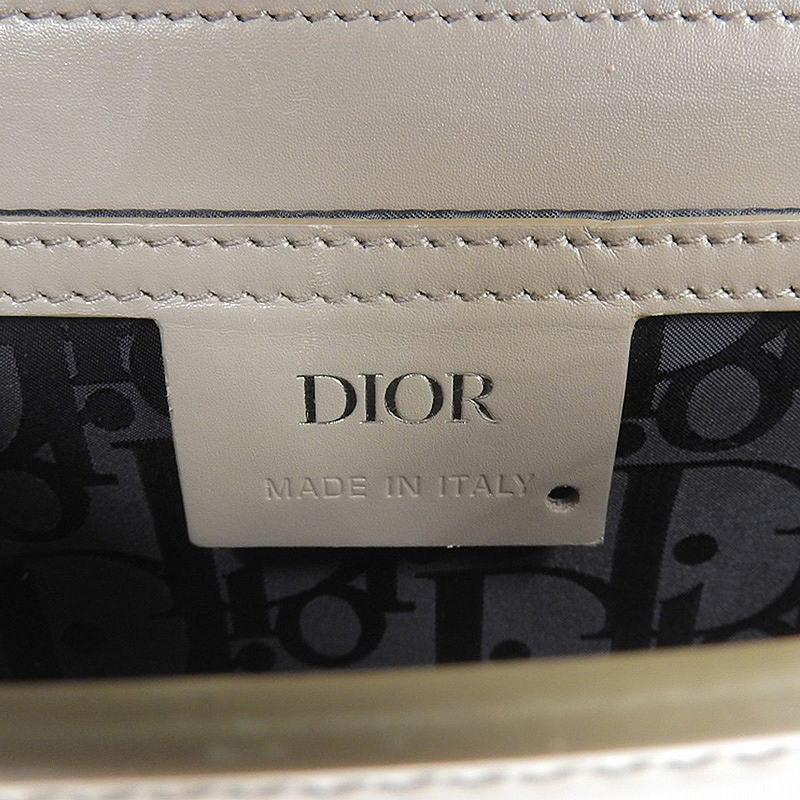 http://ディオール%20CHRISTIAN%20DIOR%20ショルダーバッグ%20レザー%20グレージュ%20中古%20OB1916