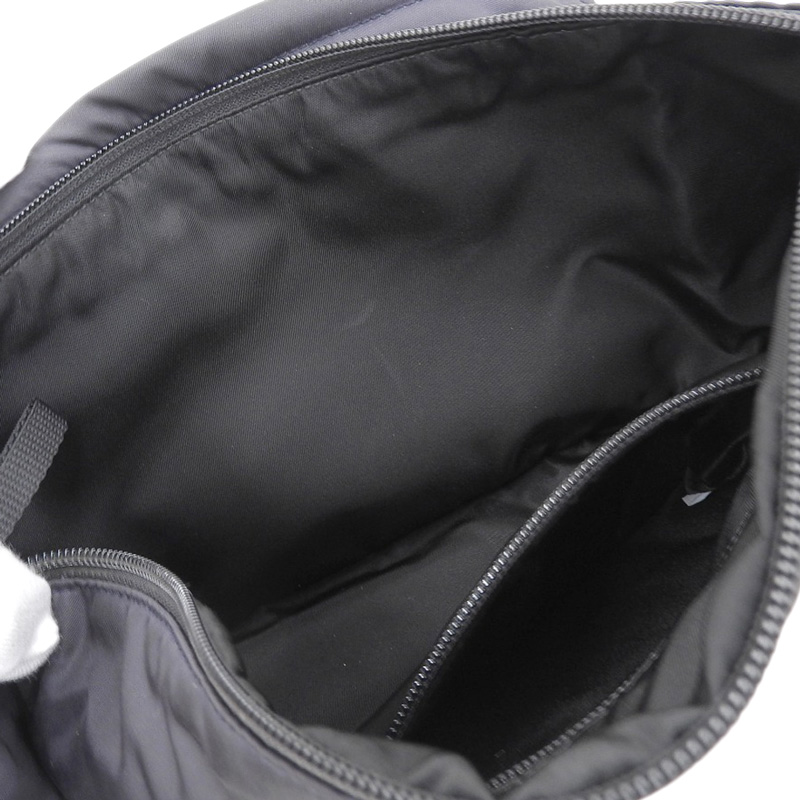 http://プラダ%20PRADA%20ボディバッグ%20ウエストバッグ%20ナイロン%20ネイビー/ブラック%202VL005%20中古%20OB1941