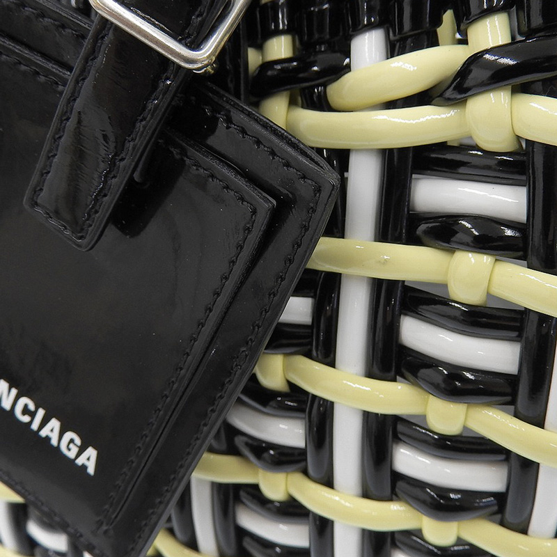 http://バレンシアガ%20BALENCIAGA%20ビストロバスケットXS%20ハンドバッグ%20ショルダーバッグ%20エナメル%20ブラック/イエロー%20671342%20中古%20OB1947