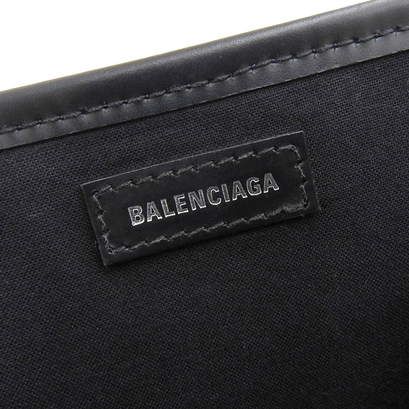 http://バレンシアガ%20BALENCIAGA%20ネイビーカバスXS%20ハンド%20ショルダーバッグ%20キャンバス/レザー%20ホワイト/ブラック%20390346%20中古%20OB1950