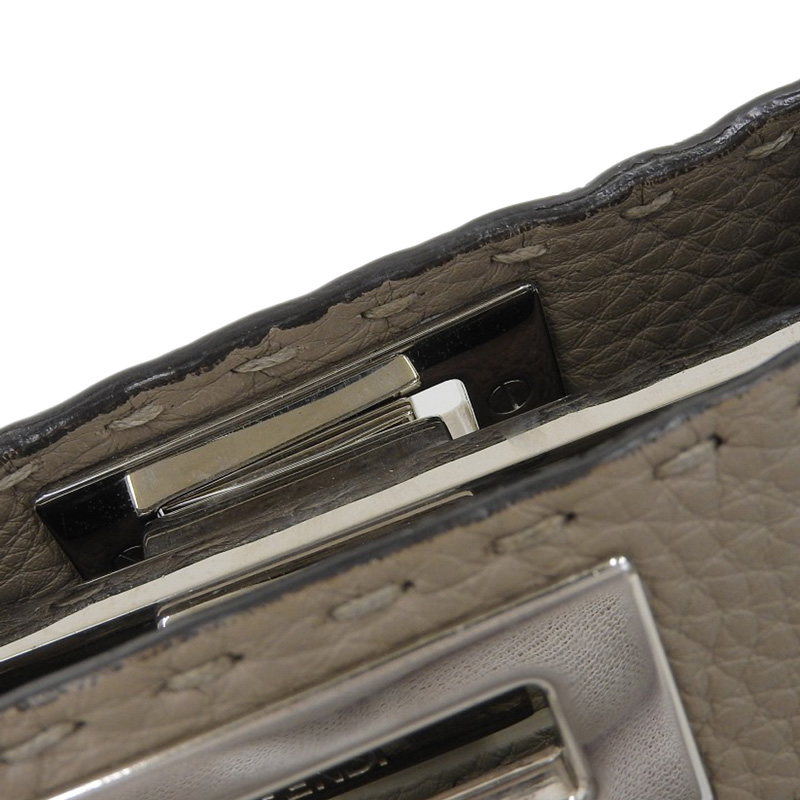 http://フェンディ%20FENDI%20ピーカブー%20アイシーユー%20スモール%20セレリア%20ハンド%20ショルダーバッグ%20レザー%20グレージュ%208BN327%20中古%20OB1955
