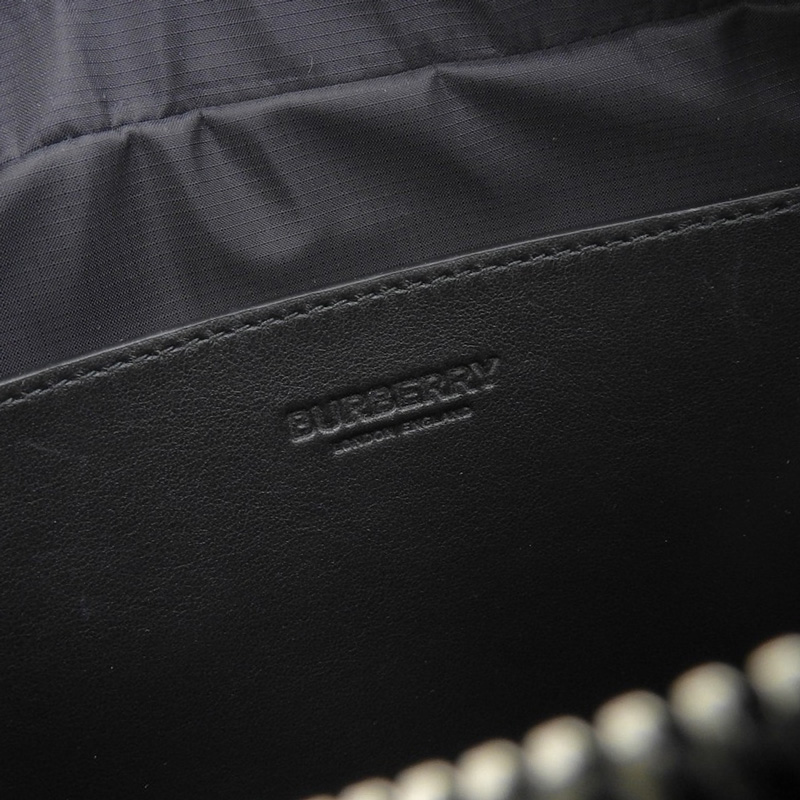 http://バーバリー%20BURBERRY%20バディー%20ショルダーバッグ%20ナイロン%20ブラック%20中古%20OB1958
