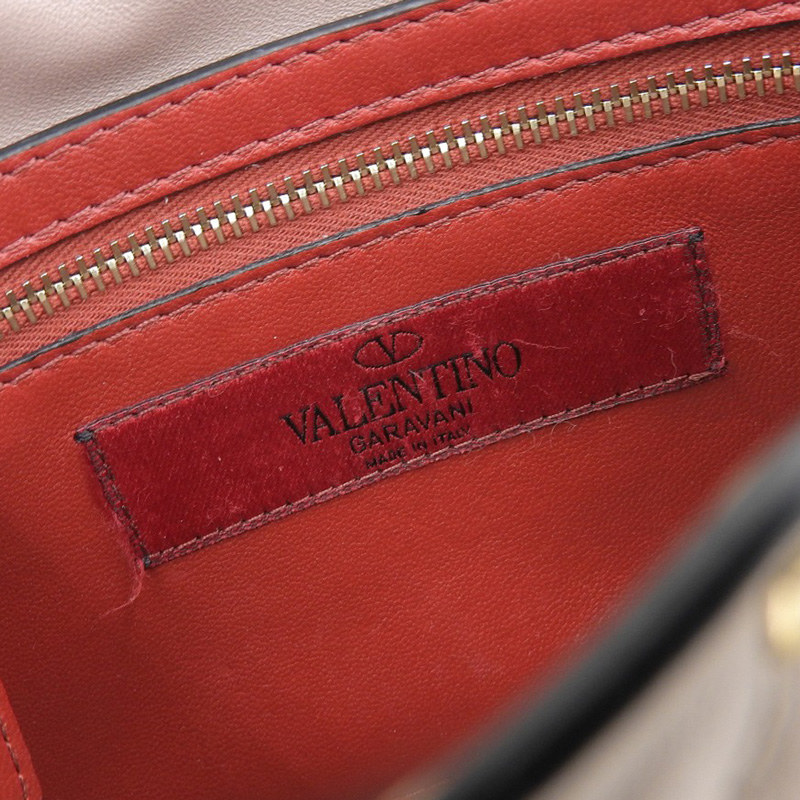 http://ヴァレンティノ%20VALENTINO%20ミディアム%20ナッパ%20ロックスタッズ%20スパイク%20ハンドバッグ%20ショルダーバッグ%20レザー%20ピンク%20中古%20OB1959
