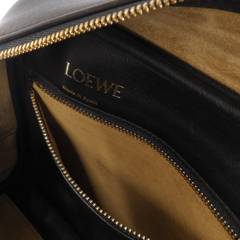 http://ロエベ%20LOEWE%20アマソナ19%202WAYバッグ%20ハンドバッグ%20ショルダーバッグ%20レザー%20ブラック%20中古%20OB1961