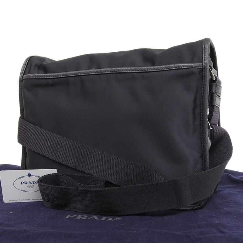 http://プラダ%20PRADA%20ショルダーバッグ%20メッセンジャーバッグ%20ナイロン/レザー%20ネイビー%202VD768%20中古%20OB1962