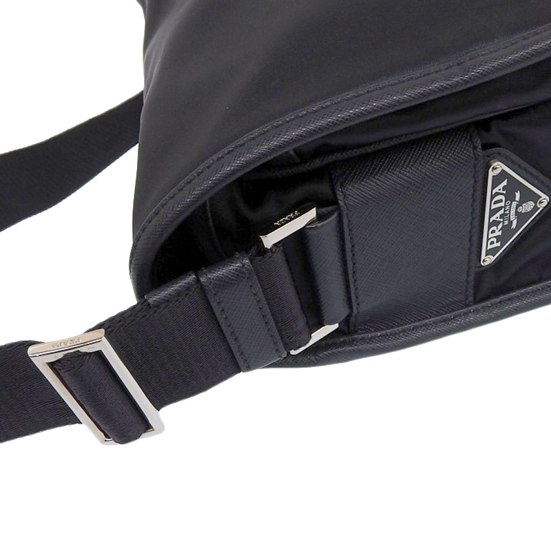 http://プラダ%20PRADA%20ショルダーバッグ%20メッセンジャーバッグ%20ナイロン/レザー%20ネイビー%202VD768%20中古%20OB1962
