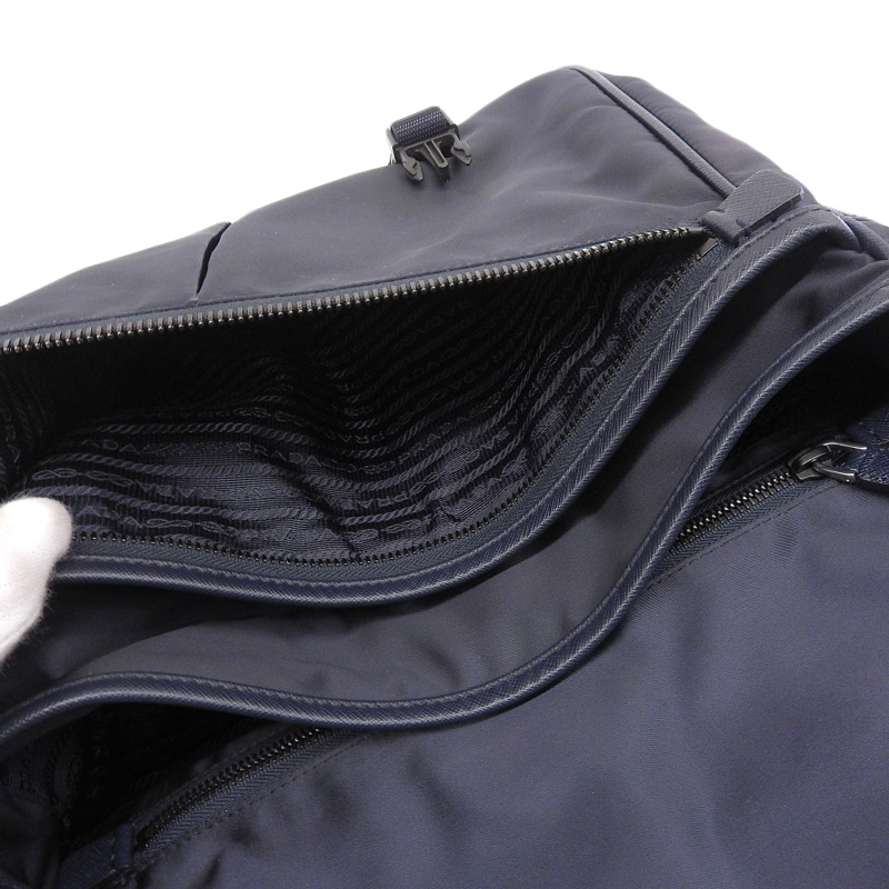 http://プラダ%20PRADA%20ショルダーバッグ%20メッセンジャーバッグ%20ナイロン/レザー%20ネイビー%202VD768%20中古%20OB1962