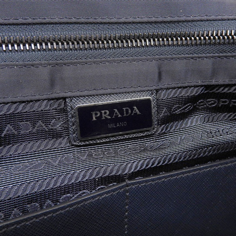 http://プラダ%20PRADA%20ショルダーバッグ%20メッセンジャーバッグ%20ナイロン/レザー%20ネイビー%202VD768%20中古%20OB1962