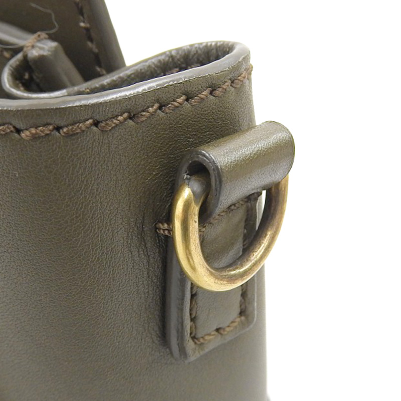http://セリーヌ%20CELINE%20ラゲージ%20ナノショッパー%202WAYバッグ%20ハンドバッグ%20ショルダーバッグ%20レザー%20カーキ%20中古%20OB2010