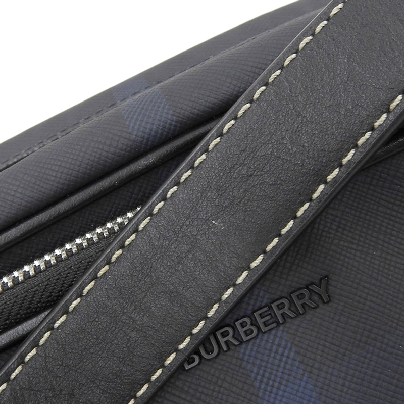 http://バーバリー%20BURBERRY%20ショルダーバッグ%20斜め掛けショルダー%20PVC/レザー%20ネイビー/ブラック%20中古%20OB2020