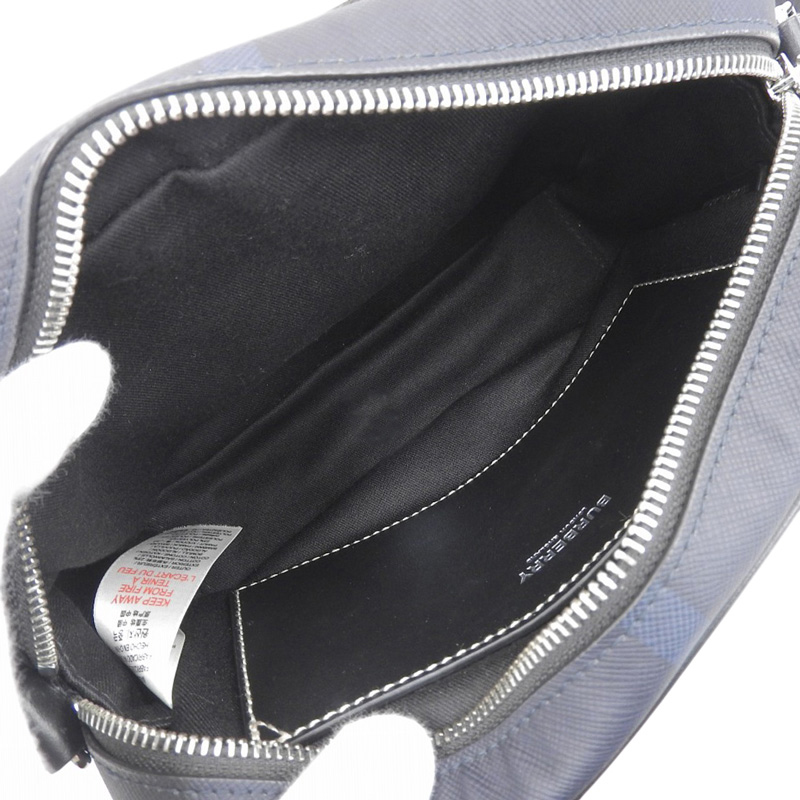 http://バーバリー%20BURBERRY%20ショルダーバッグ%20斜め掛けショルダー%20PVC/レザー%20ネイビー/ブラック%20中古%20OB2020
