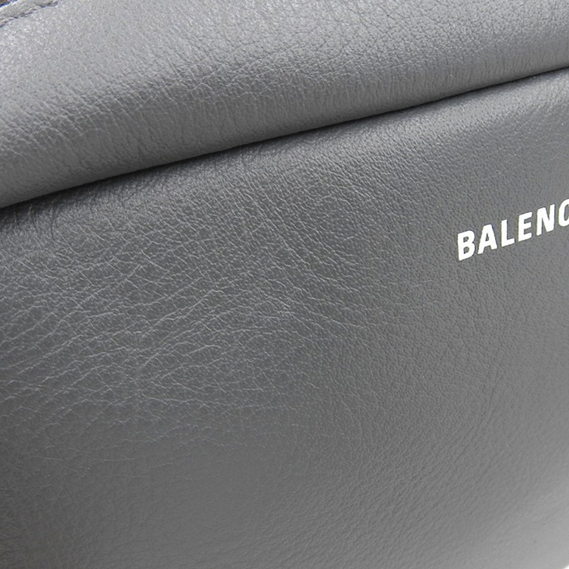 http://バレンシアガ%20BALENCIAGA%20エブリデイ%20ショルダーバッグ%20カメラバッグ%20ポシェット%20レザー%20グレー%20489812%20中古%20OB2021