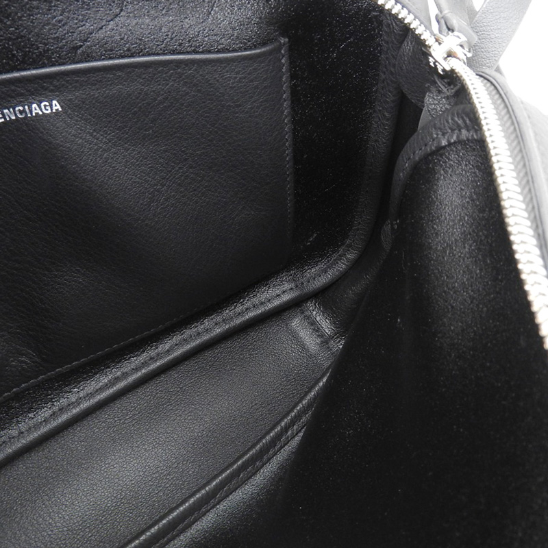 http://バレンシアガ%20BALENCIAGA%20エブリデイ%20ショルダーバッグ%20カメラバッグ%20ポシェット%20レザー%20グレー%20489812%20中古%20OB2021