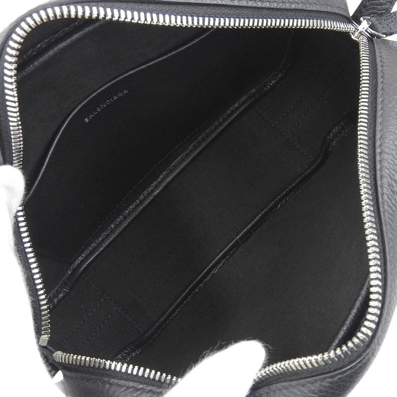 http://バレンシアガ%20BALENCIAGA%20エブリデイ%20ショルダーバッグ%20カメラバッグ%20ポシェット%20レザー%20ブラック%20679267%20中古%20OB2022