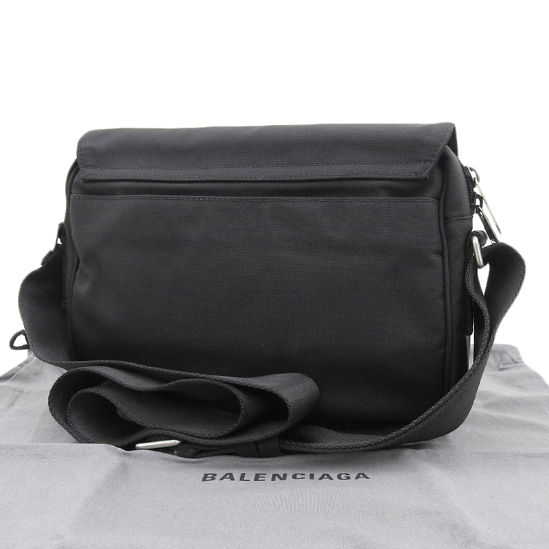 http://バレンシアガ%20BALENCIAGA%20エクスプローラー%20ショルダーバッグ%20メッセンジャーバッグ%20ナイロン%20ブラック%20701747%20中古%20OB2023
