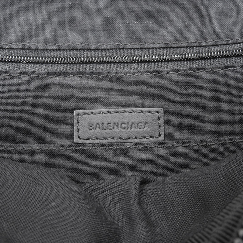 http://バレンシアガ%20BALENCIAGA%20エクスプローラー%20ショルダーバッグ%20メッセンジャーバッグ%20ナイロン%20ブラック%20701747%20中古%20OB2023