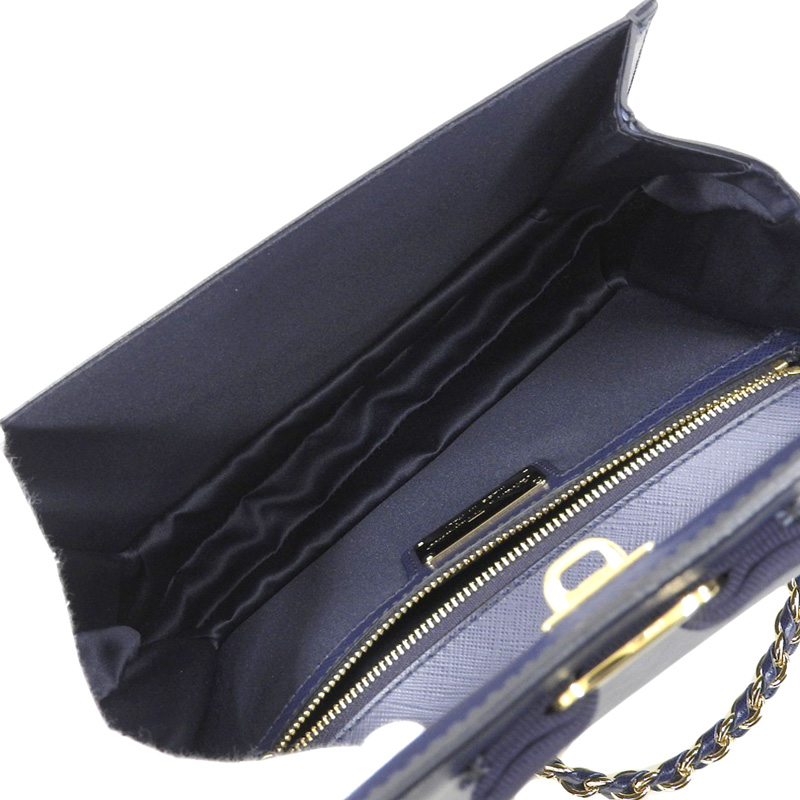 http://フェラガモ%20FERRAGAMO%20ヴァラ%20ショルダーバッグ%20チェーンショルダー%20レザー%20ネイビー%20中古%20OB2024