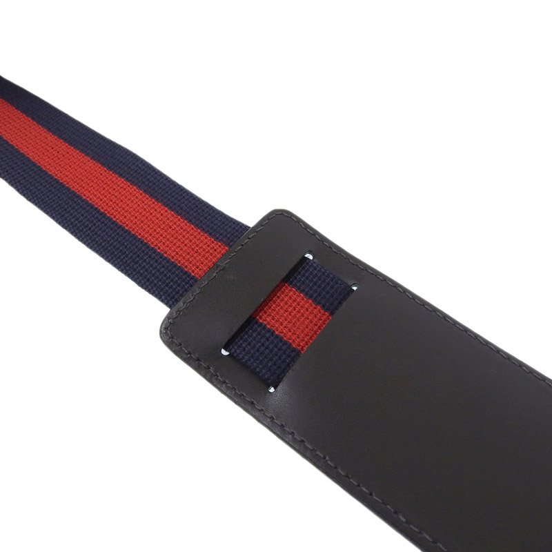 http://グッチ%20GUCCI%20GGスプリーム%20スモールメッセンジャーバッグ%20ショルダーバッグ%20PVC%20ブラック%20グレー%20523599%20中古%20GU0599