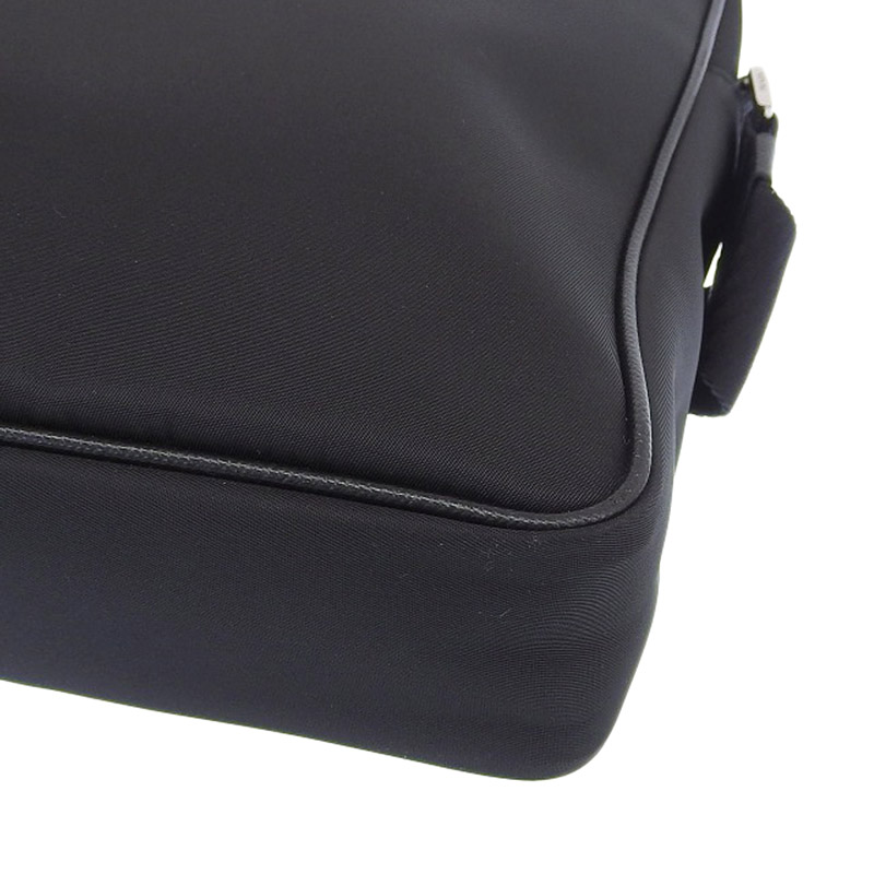 http://プラダ%20PRADA%20ショルダーバッグ%20斜め掛けショルダー%20Ｒeナイロン%20サフィアーノレザー%20ブラック%202VH112%20中古%20OB1940