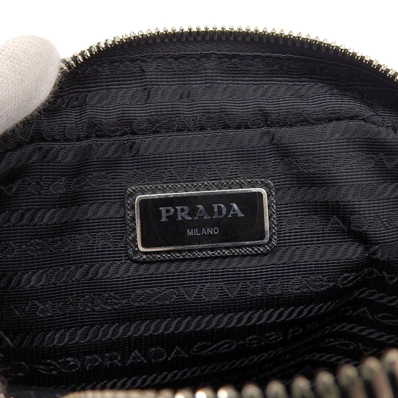http://プラダ%20PRADA%20ショルダーバッグ%20斜め掛けショルダー%20Ｒeナイロン%20サフィアーノレザー%20ブラック%202VH112%20中古%20OB1940
