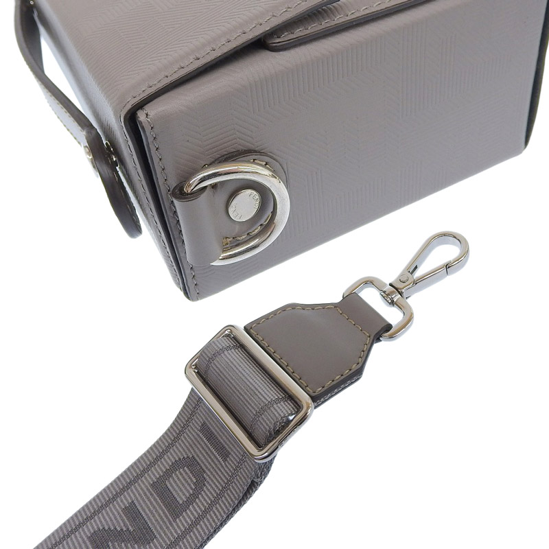 http://フェンディ%20FENDI%20バゲット%20ソフトトランク%202WAYバッグ%20ショルダーバッグ%20クロスボディバッグ%20レザー%20グレー%207VA565%20中古%20OB1969