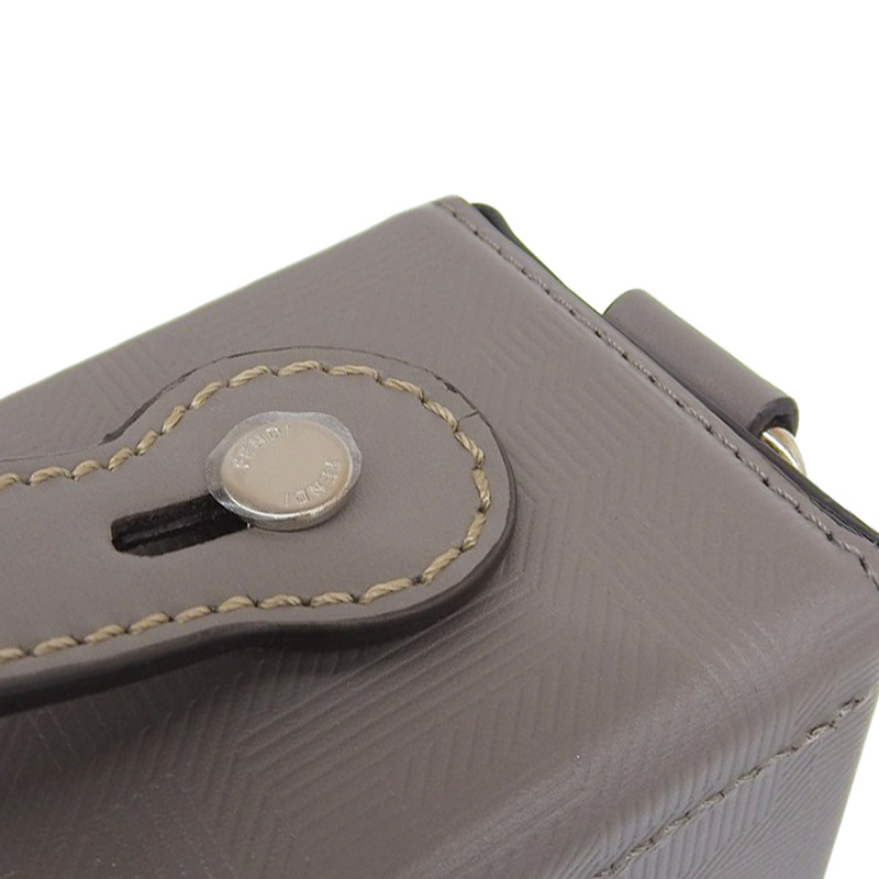 http://フェンディ%20FENDI%20バゲット%20ソフトトランク%202WAYバッグ%20ショルダーバッグ%20クロスボディバッグ%20レザー%20グレー%207VA565%20中古%20OB1969