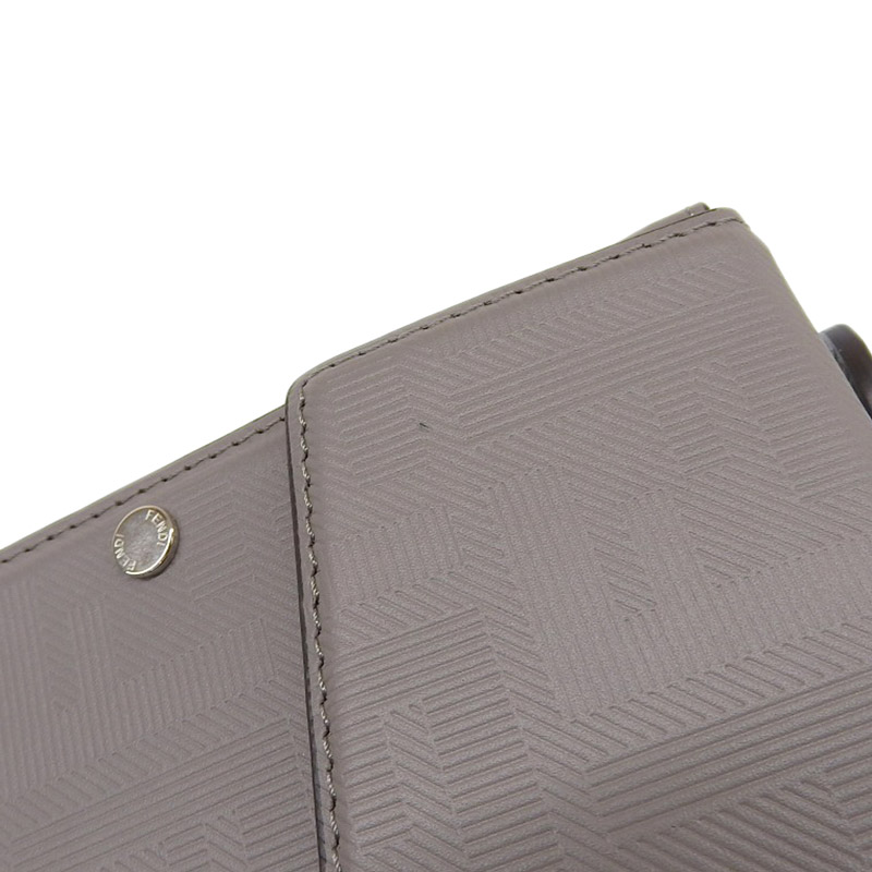 http://フェンディ%20FENDI%20バゲット%20ソフトトランク%202WAYバッグ%20ショルダーバッグ%20クロスボディバッグ%20レザー%20グレー%207VA565%20中古%20OB1969