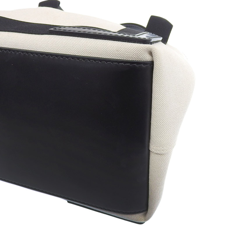 http://バレンシアガ%20BALENCIAGA%20ネイビーカバスS%20トートバッグ%20キャンバス/レザー%20ホワイト/ブラック%20339933%20中古%20OB1972