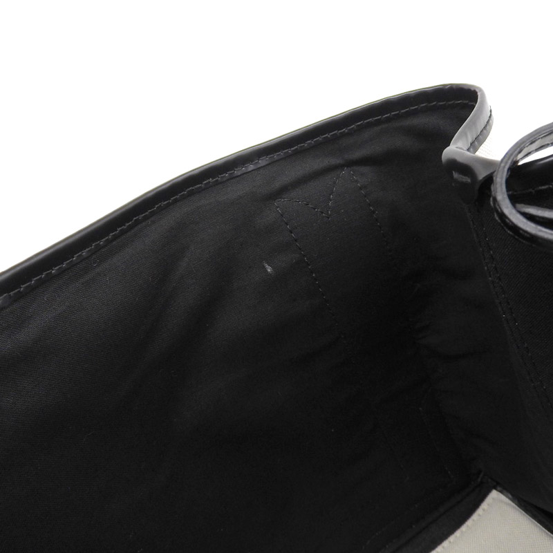 http://バレンシアガ%20BALENCIAGA%20ネイビーカバスS%20トートバッグ%20キャンバス/レザー%20ホワイト/ブラック%20339933%20中古%20OB1972