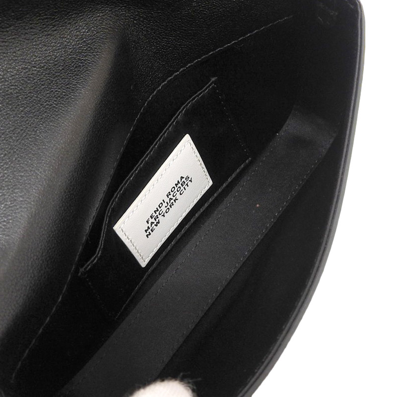 http://フェンディ%20FENDI%20マークジェイコブスコラボ%20バゲット%20フォンポーチ%202WAYバッグ%20ショルダー%20レザー%20ブラック%207AS142%20中古%20OB1974