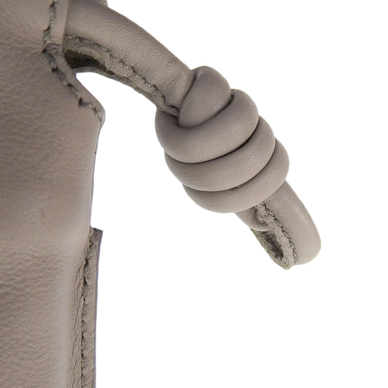 http://ロエベ%20LOEWE%20フラメンコクラッチミニ%202WAYバッグ%20ショルダーバッグ%20レザー%20グレー%20中古%20OB1975