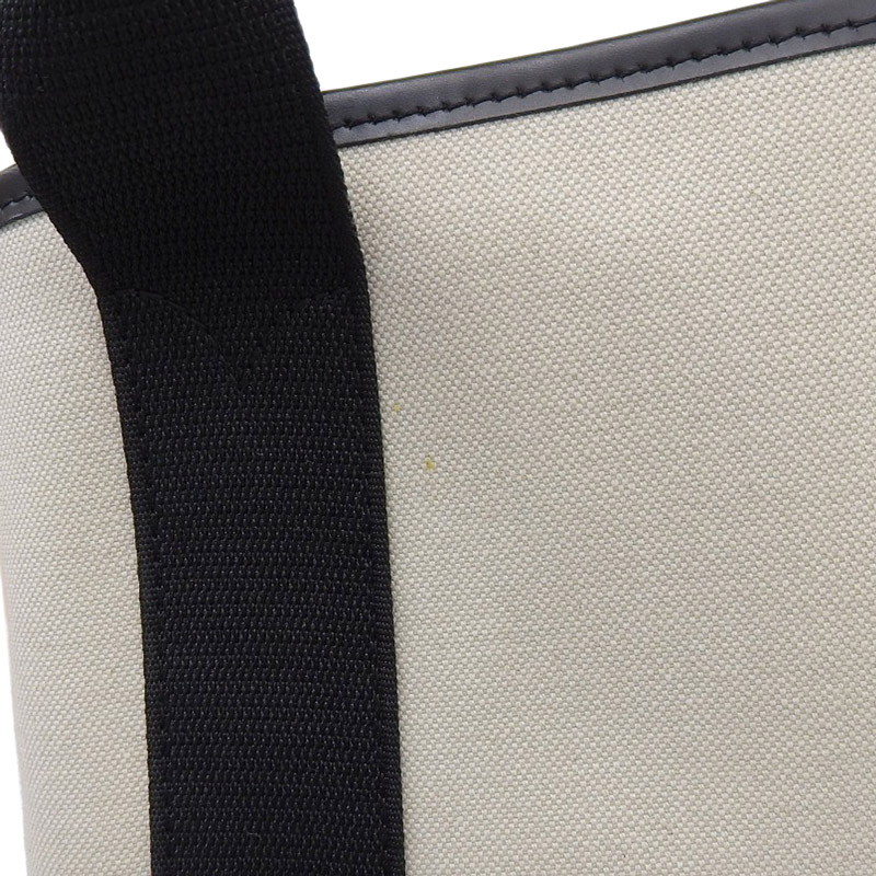 http://バレンシアガ%20BALENCIAGA%20ネイビーカバスS%20トートバッグ%20キャンバス/レザー%20ホワイト/ブラック%20339933%20中古%20OB1977