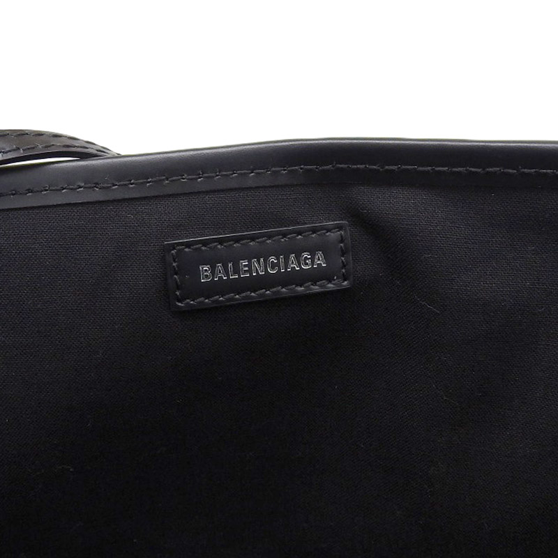 http://バレンシアガ%20BALENCIAGA%20ネイビーカバスS%20トートバッグ%20キャンバス/レザー%20ホワイト/ブラック%20339933%20中古%20OB1977