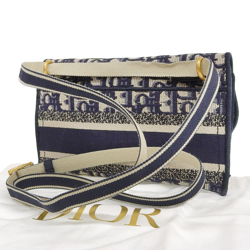 http://ディオール%20CHRISTIAN%20DIOR%20オブリーグ%20サドル%20スリムポーチ%20バッグ%20エンブロイダリー%20キャンバス%20ネイビー%20S5647CRIW%20中古%20OB1979