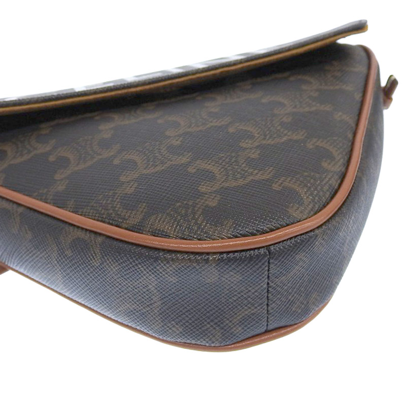 http://セリーヌ%20CELINE%20トライアングルバッグ%20ショルダーバッグ%20トリオンフキャンバス%20ブラウン%20タン%20195902BZK.04LI%20中古%20OB1982
