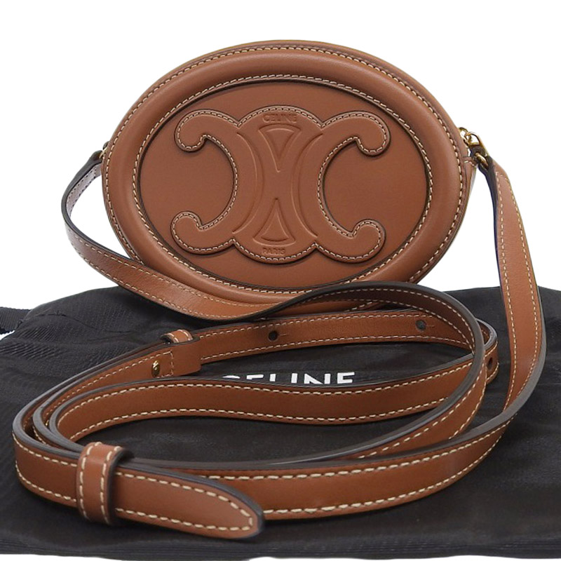 http://セリーヌ%20CELINE%20クロスボディ%20オーバルパース%20キュイル%20トリオンフ%20スムースカーフスキン%20タン%2010I703DPQ.04LU%20美品%20OB1988