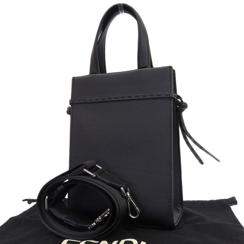 http://フェンディ%20FENDI%20ローマトート%202WAYバッグ%20ハンドバッグ%20ショルダーバッグ%20レザー%20ブラック%207VA584%20中古%20OB1989